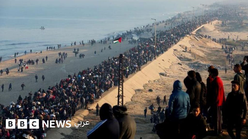 رحلة العودة إلى الشمال: الآف النازحين يشدون الرحال صوب غزة رغم الدمار - BBC News عربي