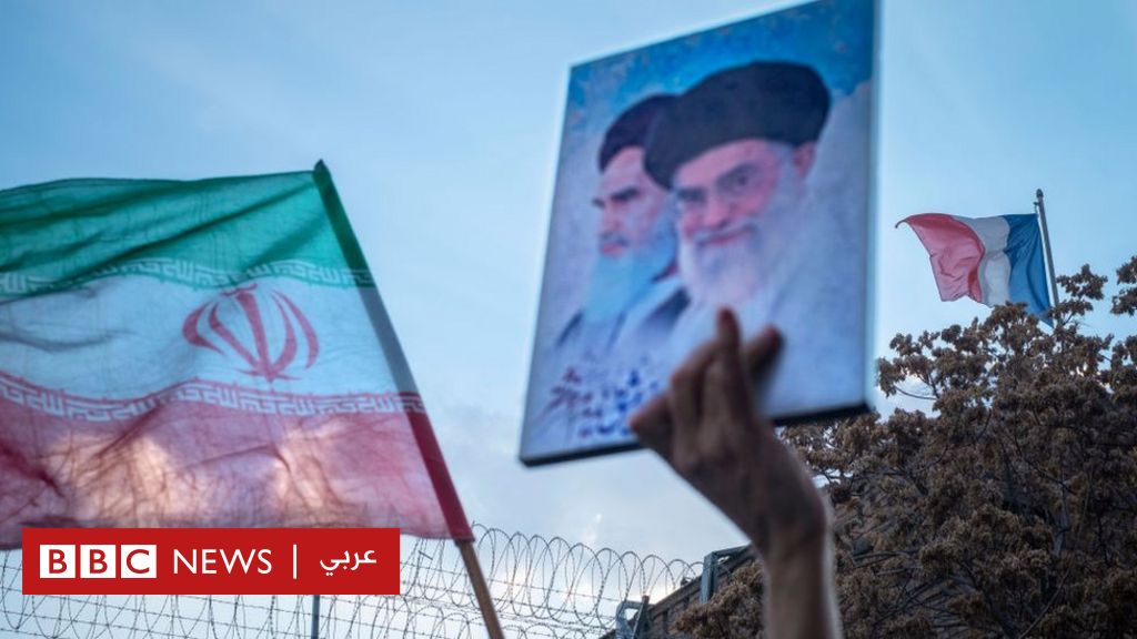 Iran : Manifestations devant l’ambassade de France à Téhéran contre l’insulte de Charlie Hebdo à Khamenei