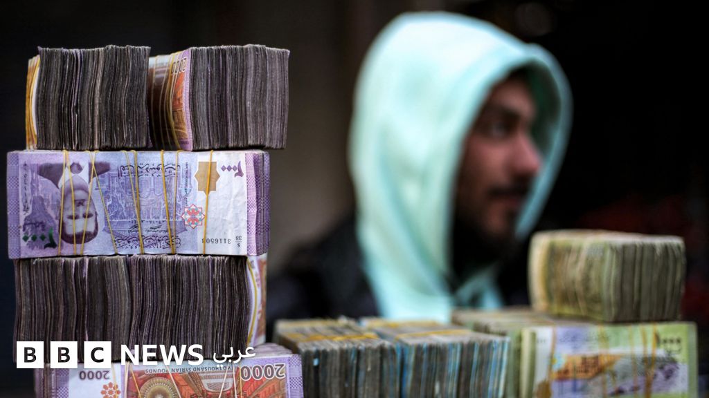 سوريون يحملون نقودهم في أكياس والحكومة تحذف صفرين من الليرة، فما التبعات المتوقعة؟