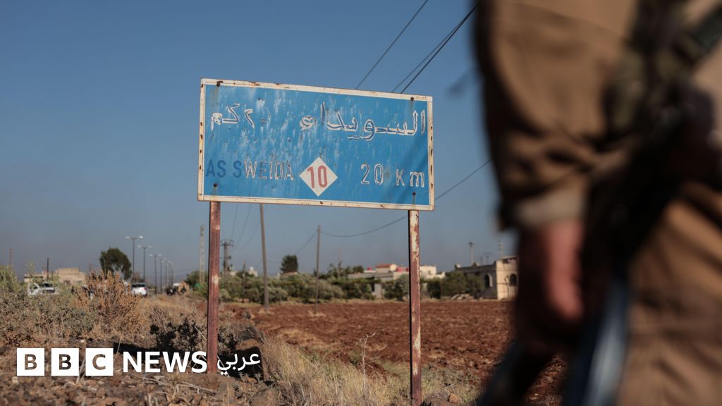 السويداء: إسرائيل تشن غارات على سوريا، والمرصد السوري يعلن مقتل 250 شخصاً في الاشتباكات بالمدينة - BBC News عربي