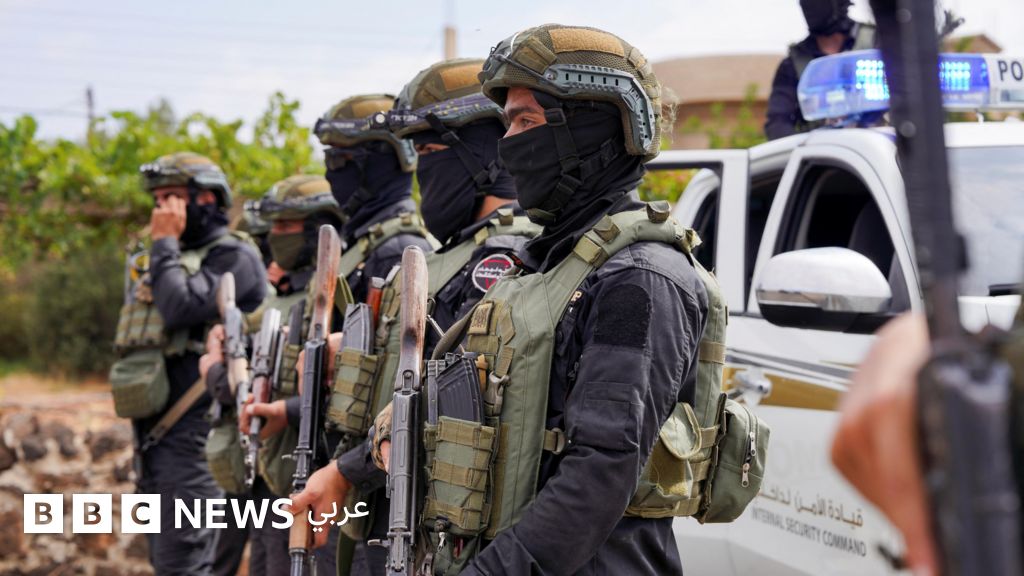 السويداء: الداخلية السورية تعلن نجاحها في تحقيق التهدئة في المدينة، ودخول قافلة مساعدات إنسانية - BBC News عربي