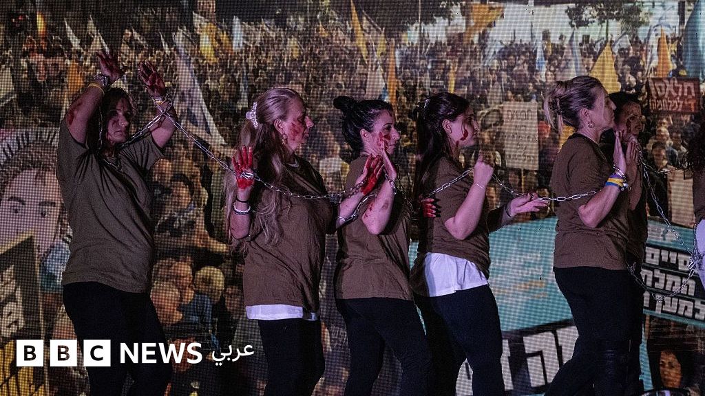 حرب غزة: عشرات آلاف الإسرائيليين يتظاهرون في تل أبيب والقدس ويناشدون ترامب، و”أسطول الصمود العالمي” يؤجل إبحاره إلى غزة - BBC News عربي