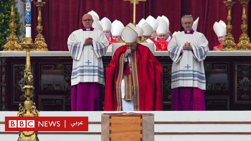 Benedict XVI: Pope Francis greets his predecessor in a historic funeral