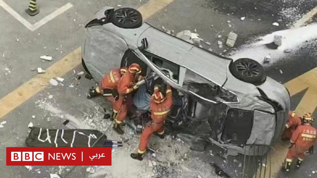 مصرع شخصين في سقوط سيارة من مبنى في شنغهاي