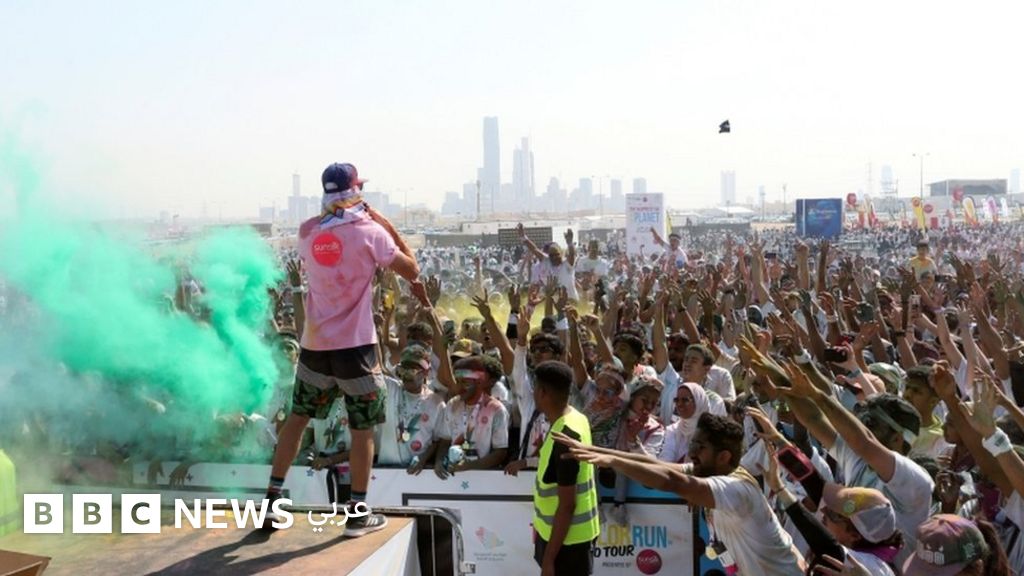 طعن ثلاثة في عرض مسرحي بالرياض Bbc News عربي