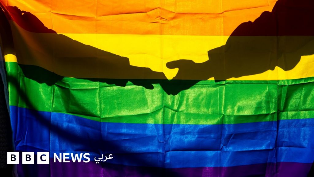 الحملة الكويتية للإبلاغ عن علم قوس قزح “تغذي وصمة العار” تجاه المثليين – BBC News عربي الحملة الكويتية للإبلاغ عن علم قوس قزح “تغذي وصمة العار” تجاه المثليين – BBC News عربي