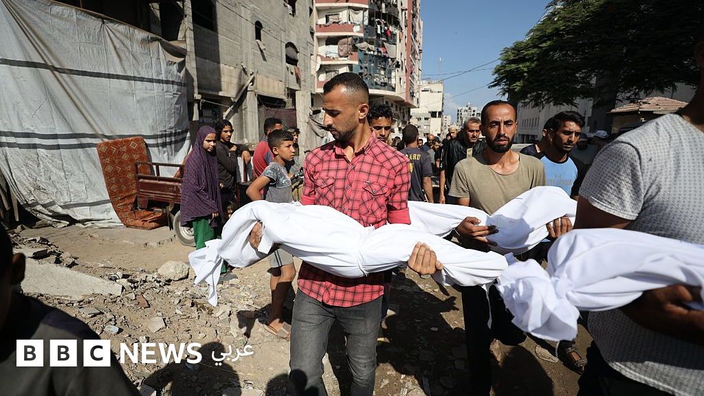 آلاف الفلسطينيين نزحوا من مدينة غزة، واحتجاجات أمام مقر نتنياهو للمطالبة بوقف الحرب