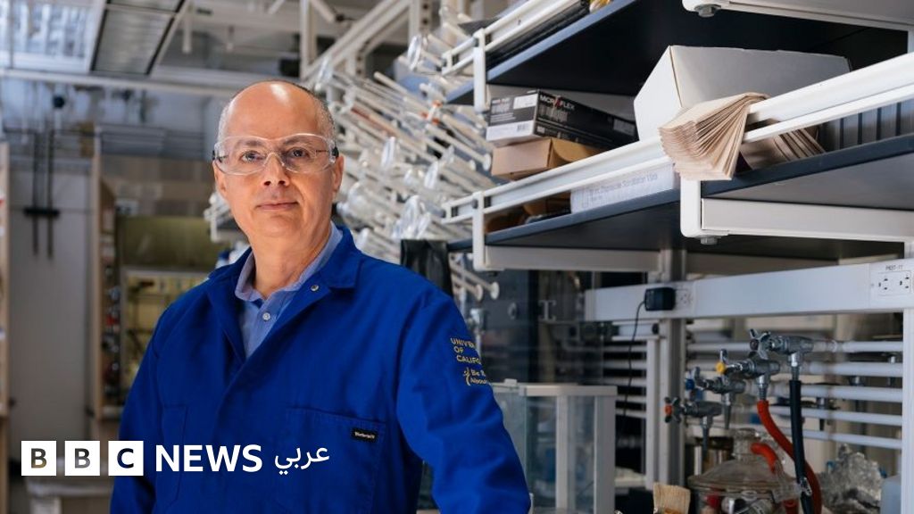 جائزة نوبل في الكيمياء تُمنح لثلاثة علماء، من بينهم عالم عربي