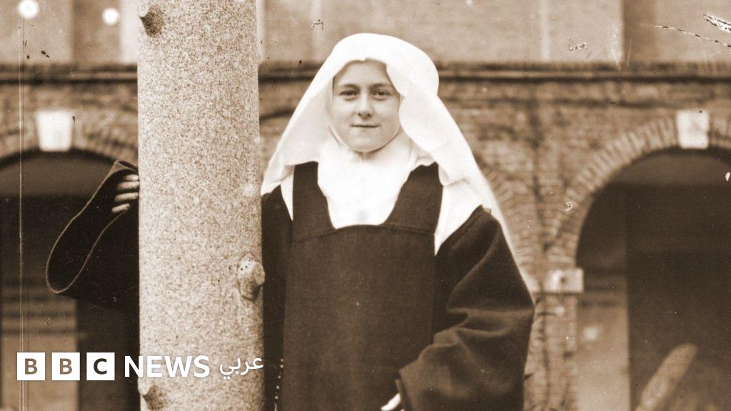 وردة المسيح الصغيرة من هي القديسة تريز الطفل يسوع وما سر الزهرة البيضاء على قبر البابا فرنسيس