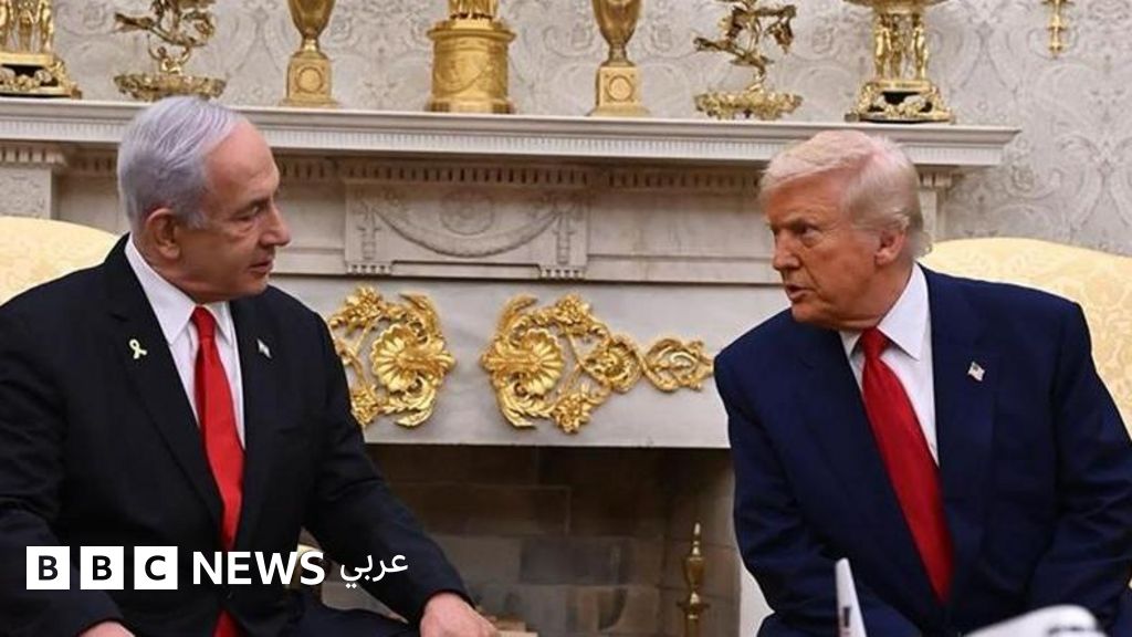 حرب غزة: نتنياهو يتحدث عن ”تفاهمات تاريخية” مع ترامب بشأن غزة، وغارة إسرائيلية تقتل أطفالاً ونساءً أمام ”نقطة طبية” في دير البلح - BBC News عربي