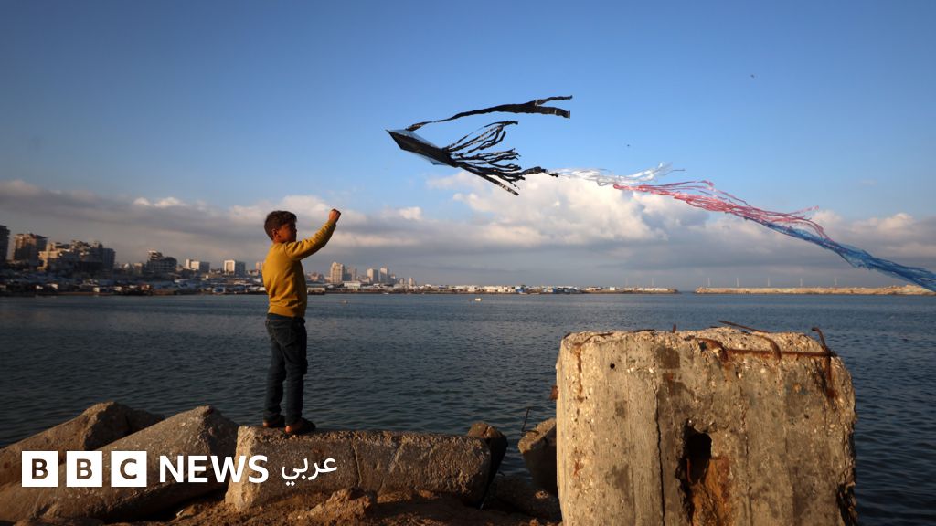 الطائرات الورقية في غزة: إسرائيل تحذر وحماس تقول إن أطفالاً أطلقوها