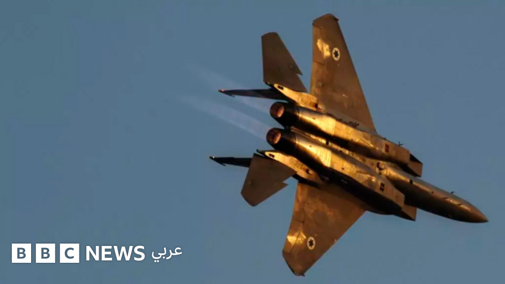 イスラエル軍は、シリア中部の2つの軍事基地の爆撃を発表しました