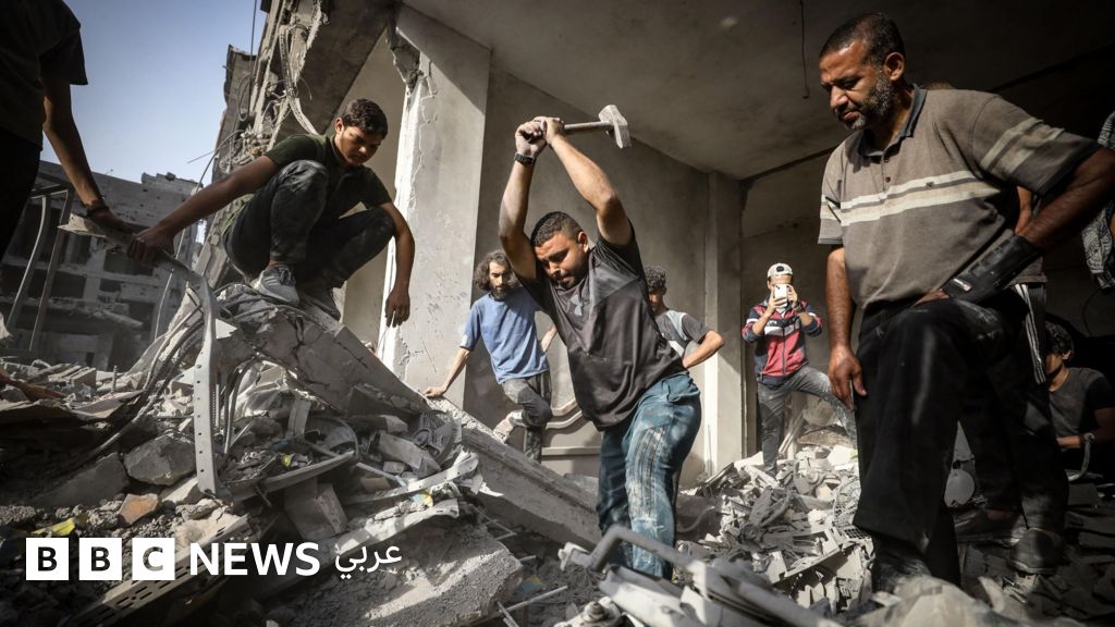"أن تكون حياً ومدفوناً في آن واحد": غزيون يروون تجربة الحياة تحت الأنقاض