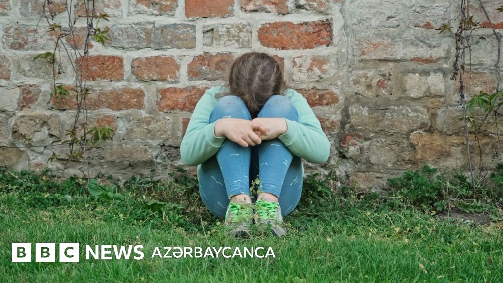 Jinsiy aloqa ikki yigit va bir yosh qiz