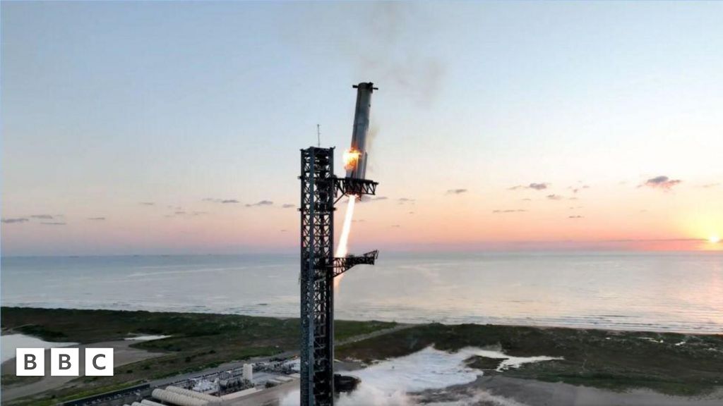 Space X: Rocket booster caught in mid-air for the first time