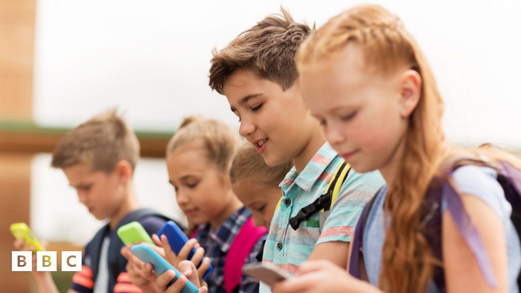 phones-should-mobiles-be-banned-in-school-bbc-newsround