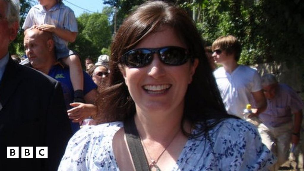 Menywod i ymuno â thraddodiad lleol Llantrisant am y tro cyntaf BBC