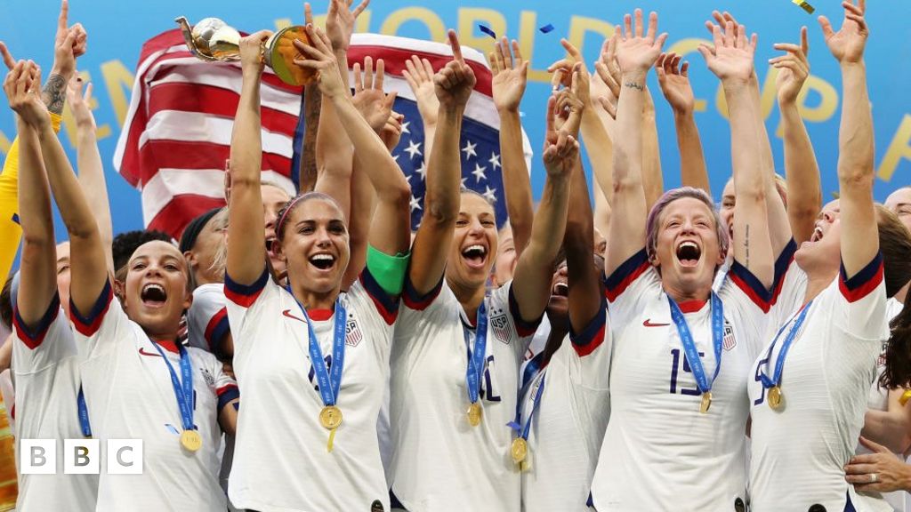 US women's national team reach agreement with US soccer over equal pay -  BBC Sport