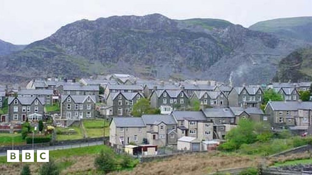 Pryderon am gau banc olaf Blaenau Ffestiniog BBC Cymru Fyw