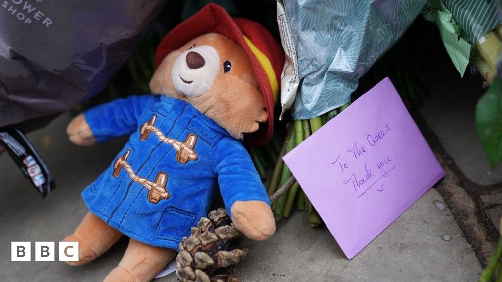 Paddington Bear Tributes To The Queen Will Go To Children's Charity ...