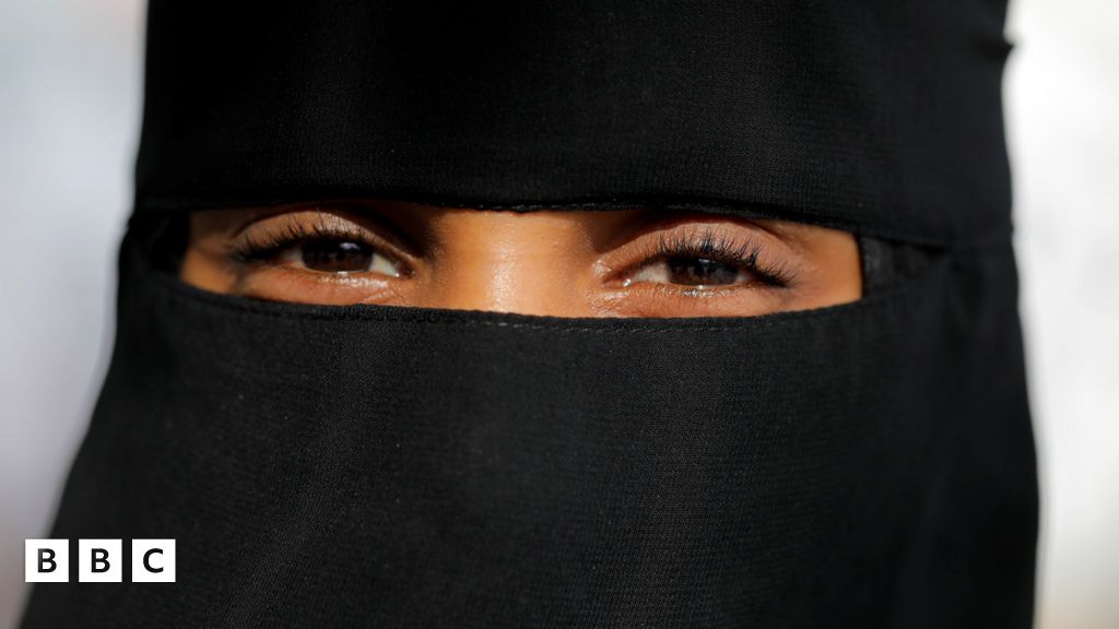 Whats The Difference Between A Hijab Niqab And Burka Bbc Newsround