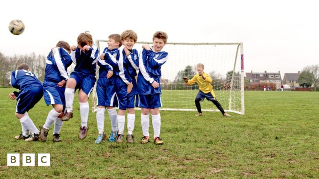 Timekeeping: How long should a game of football be? - BBC Newsround