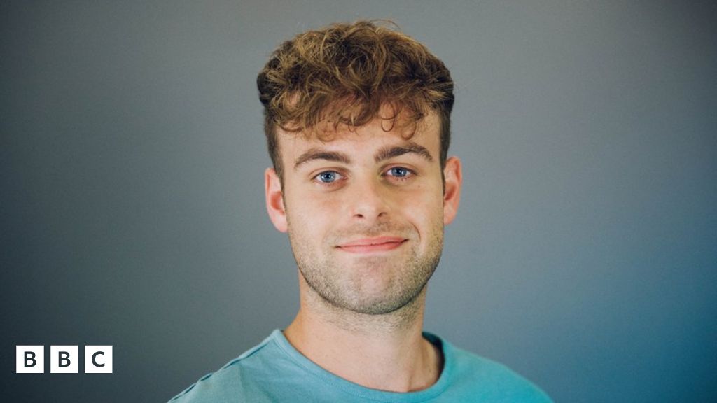 Ateb y Galw: Yr actor a cherddor Iwan Fôn - BBC Cymru Fyw