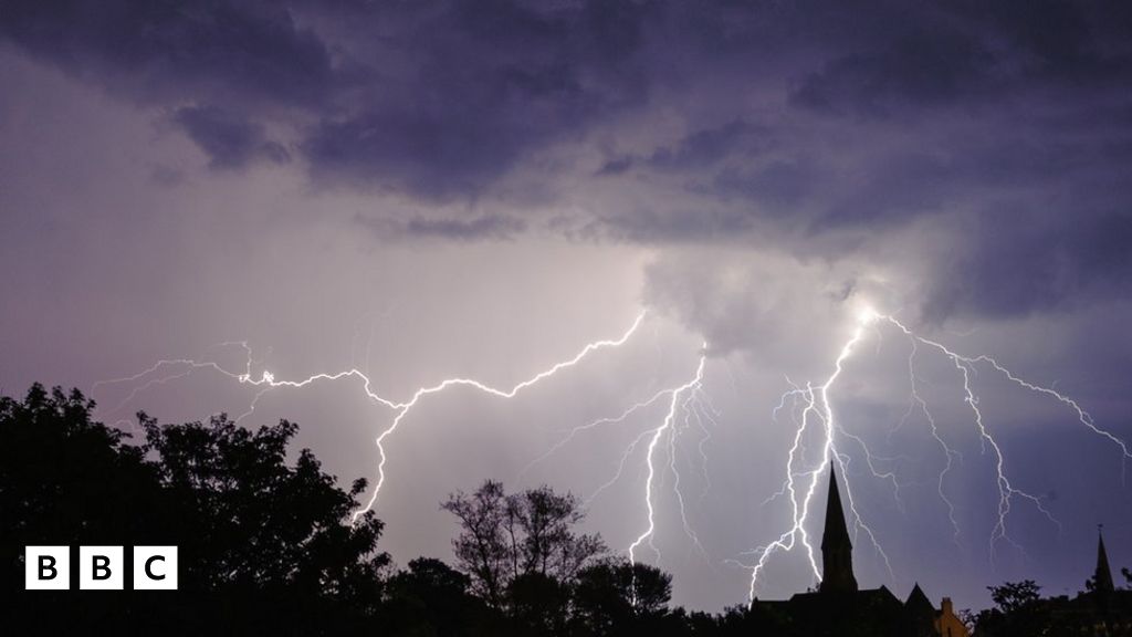 Flood Warnings After Thunderstorms And Rain Sweep Across UK BBC Newsround flood-warnings-after-thunderstorms-and-rain-sweep-across-uk-bbc-newsround