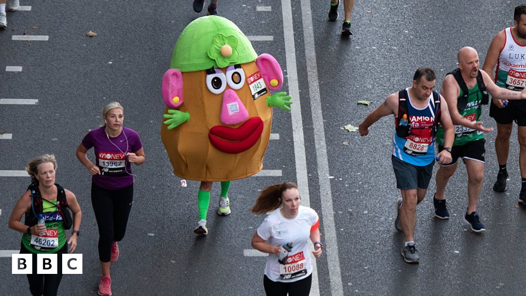 london-marathon-2021-the-best-fancy-dress-costumes-bbc-newsround