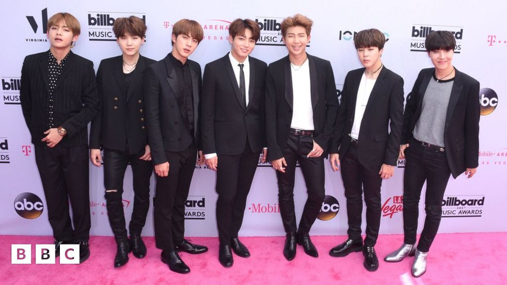 Кто такие моа в k pop. BTS В чулках.