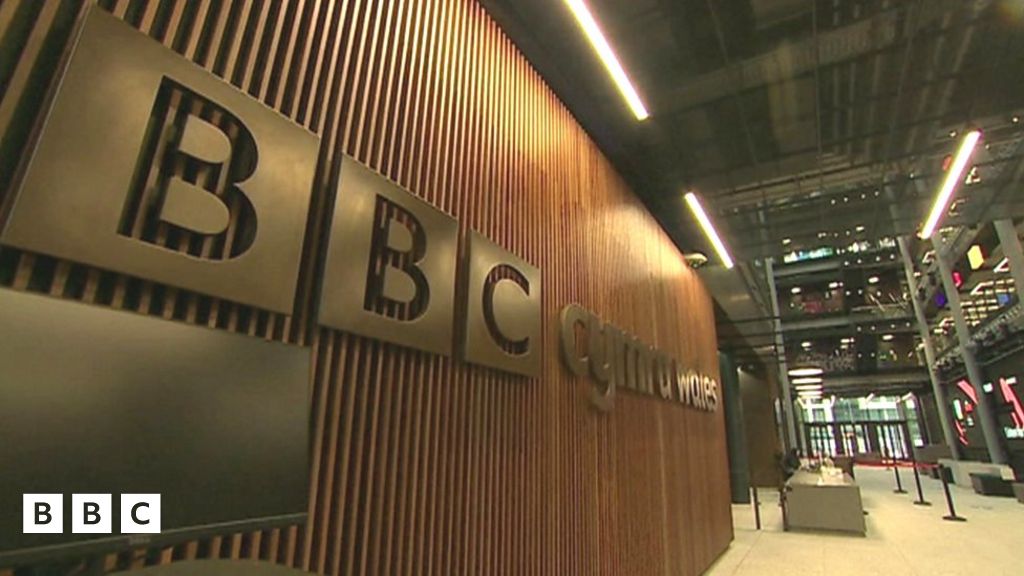 BBC Cymru Yn 100: 'Dim Dyfodol I'r Ffi Drwydded Ar ôl 2027'? - BBC ...