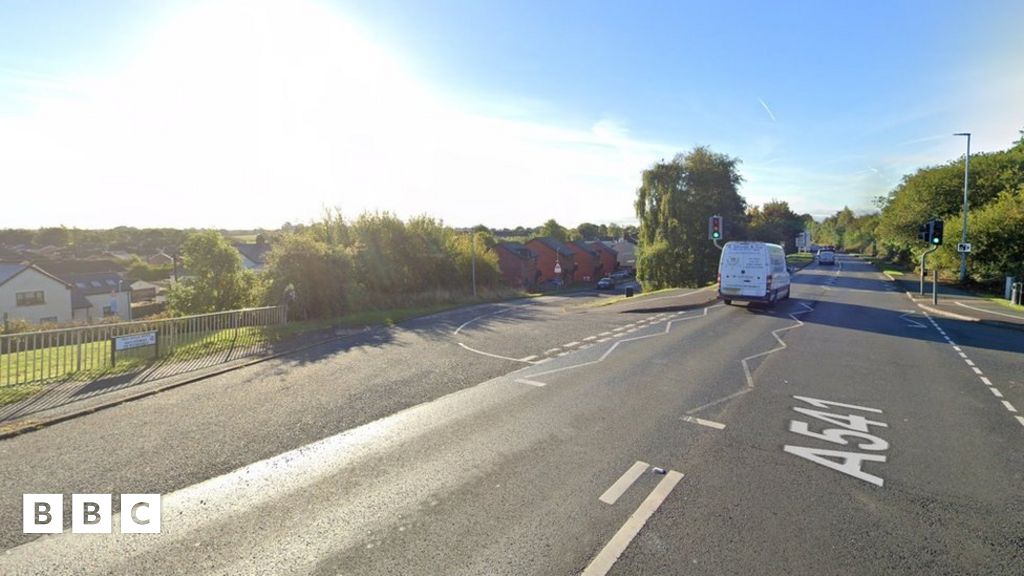 Wrecsam: Beiciwr wedi marw yn dilyn gwrthdrawiad – NewsEverything Wales