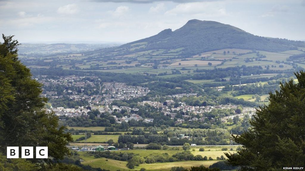 Oriel luniau Y Fenni // Abergavenny in pictures BBC Cymru Fyw