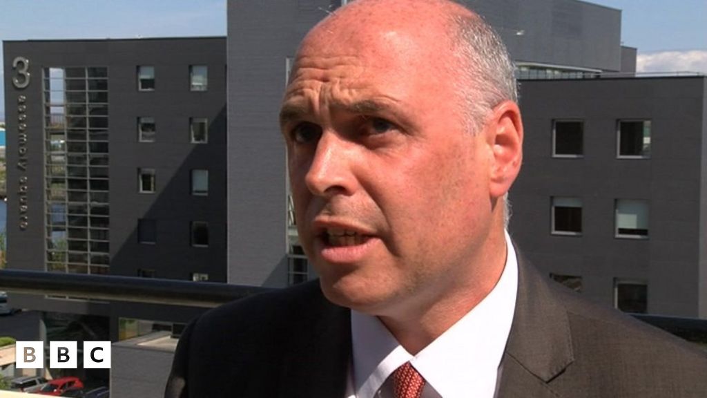 Paul Davies Angen 'newid radical' i lywodraethiant Cymru BBC Cymru Fyw