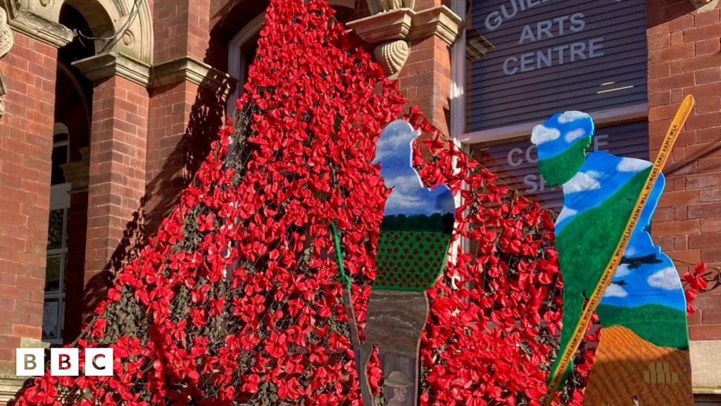 Grantham Poppy Cascades Mark Remembrance Commemorations BBC grantham-poppy-cascades-mark-remembrance-commemorations-bbc