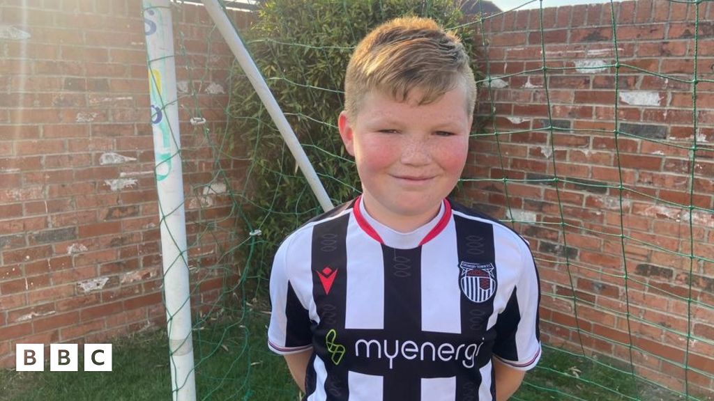 Young Reporter Footballer Evan on arthritis to play