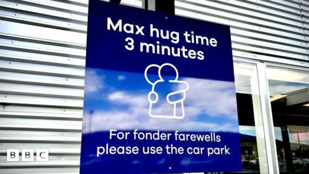 New Zealand airport introduces ‘hug time limit’