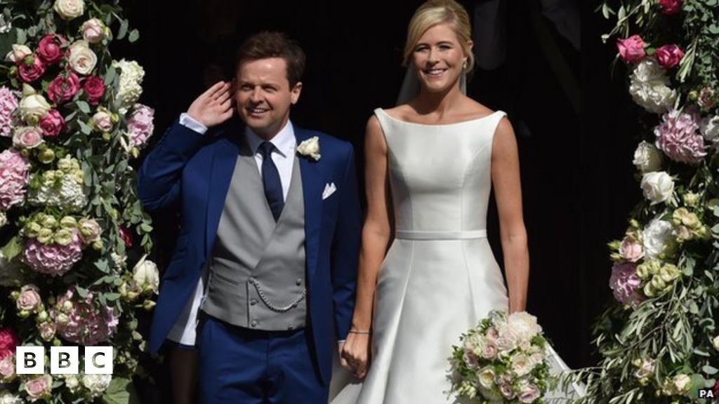 Pictures: Dec Donnelly gets married - BBC Newsround