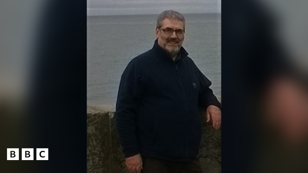Eifion Wyn Huws: Crwner yn galw am wella systemau cofnodi - BBC Cymru Fyw