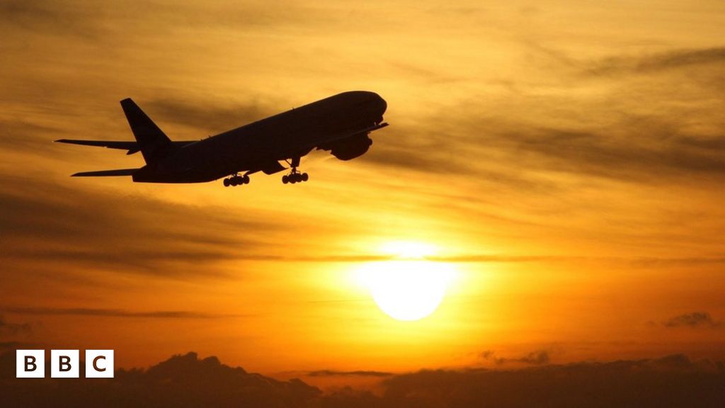 What's travelling abroad going to be like this summer? - BBC Newsround