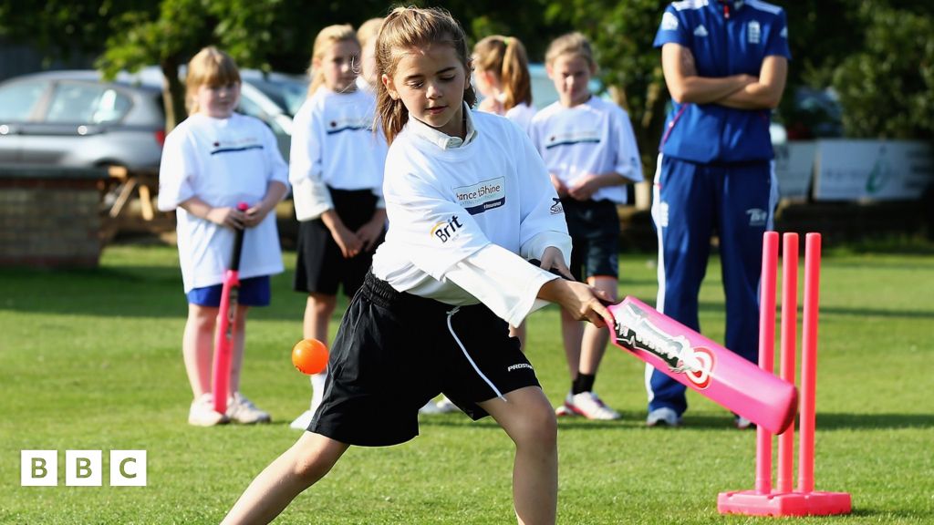 There's going to be more cricket for girls in primary schools - BBC ...