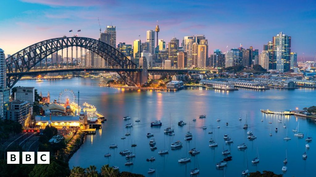 Melbourne and sydney how do you work out the population of a city 