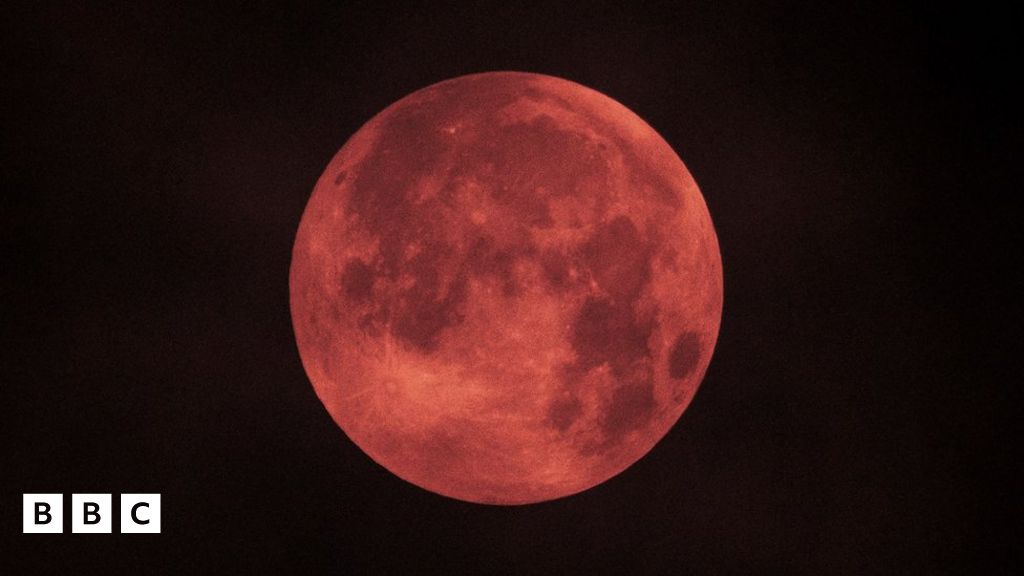 Луна кровавая слушать. Кровавая Луна. Текстура кровавой Луны. Кровавая Луна теория. Кровавая Луна явление.