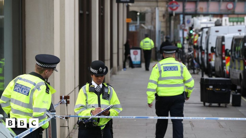 Parsons Green bombing: London Underground station re-opens - BBC Newsround