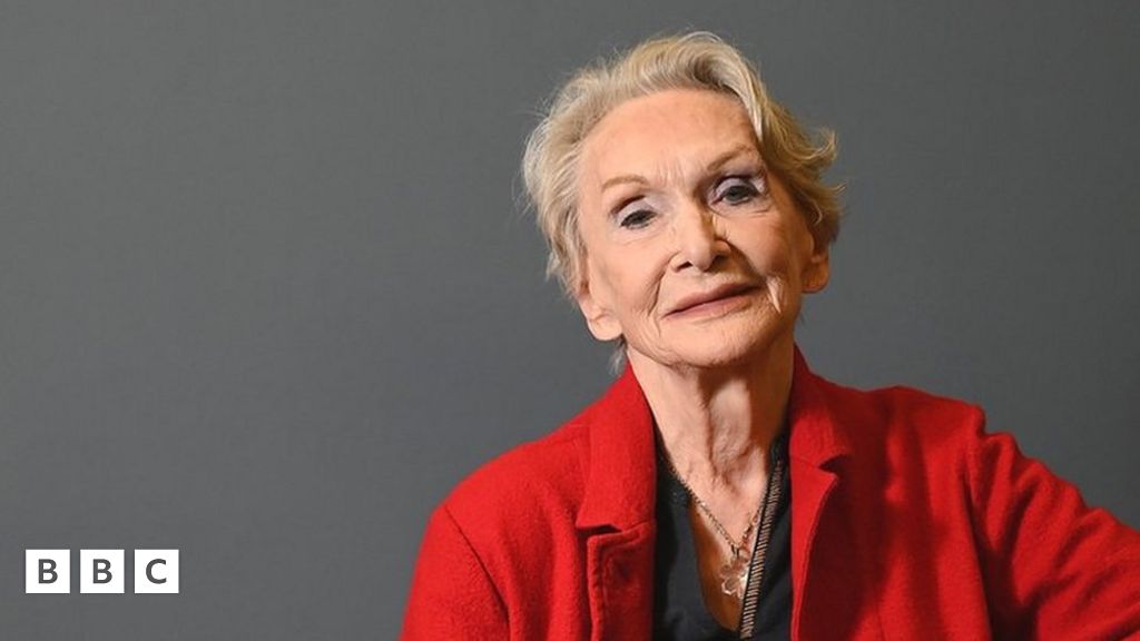 Siân Phillips yn 90 - BBC Cymru Fyw
