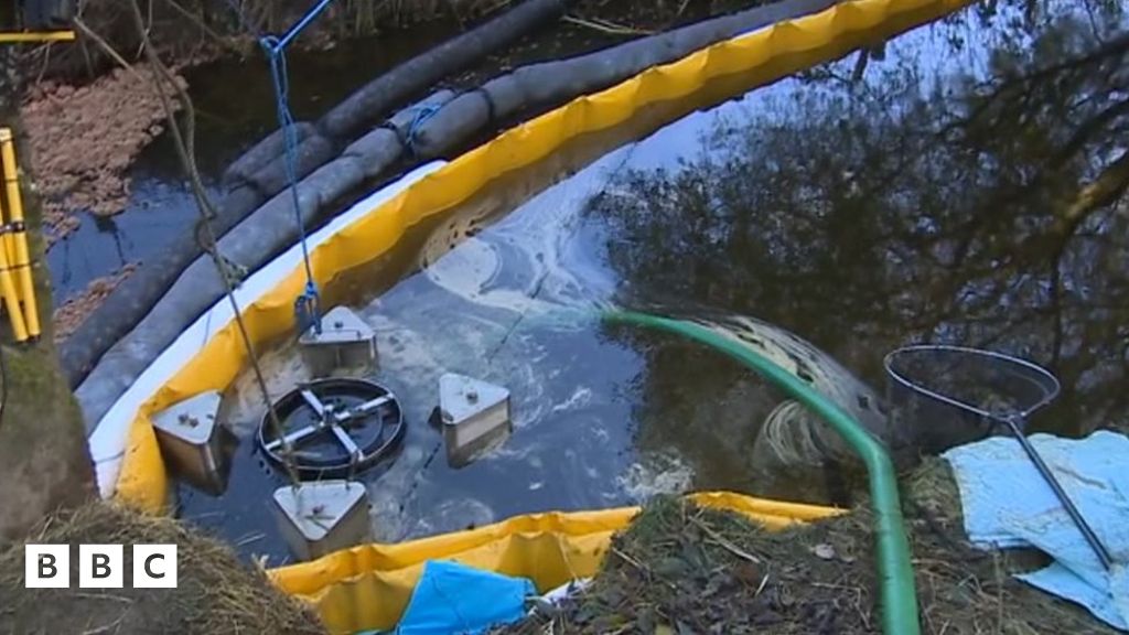 Nantycaws Cyhuddo cwmni Valero o fod yn 'haerllug' BBC Cymru Fyw