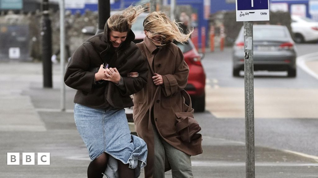 Storm Ashley: Strong winds and flooding hit UK