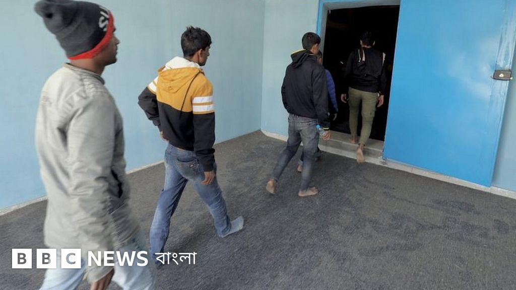 Katta qozi bilan tola qiz Topiqlar bilan oyoq osti qilish