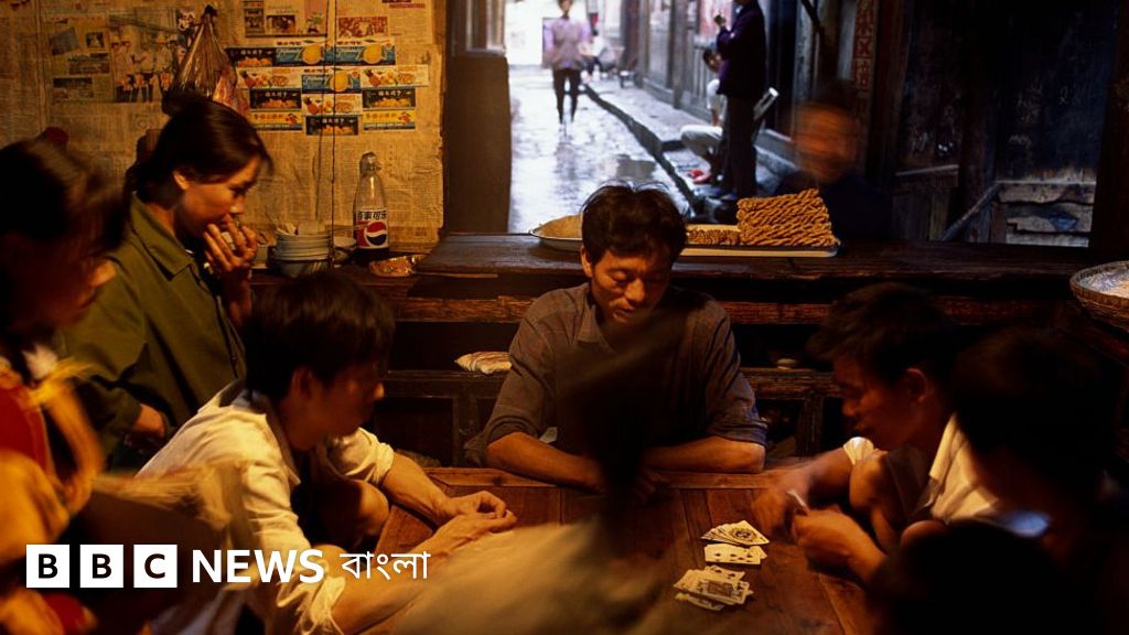 Onam porno tomosha qilish uchun ogliga aygoqchilik qiladi