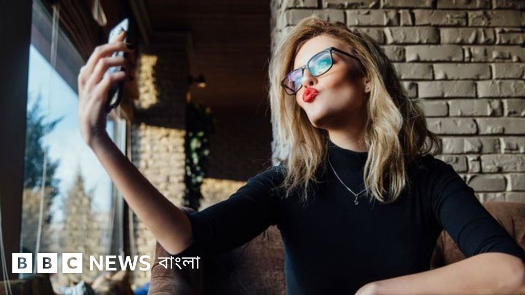 Xarkovda bir qiz yigitga minaj beradi